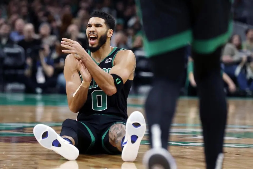 凯尔特人全队作战配合高效，望攻下季后赛宝座的简单介绍