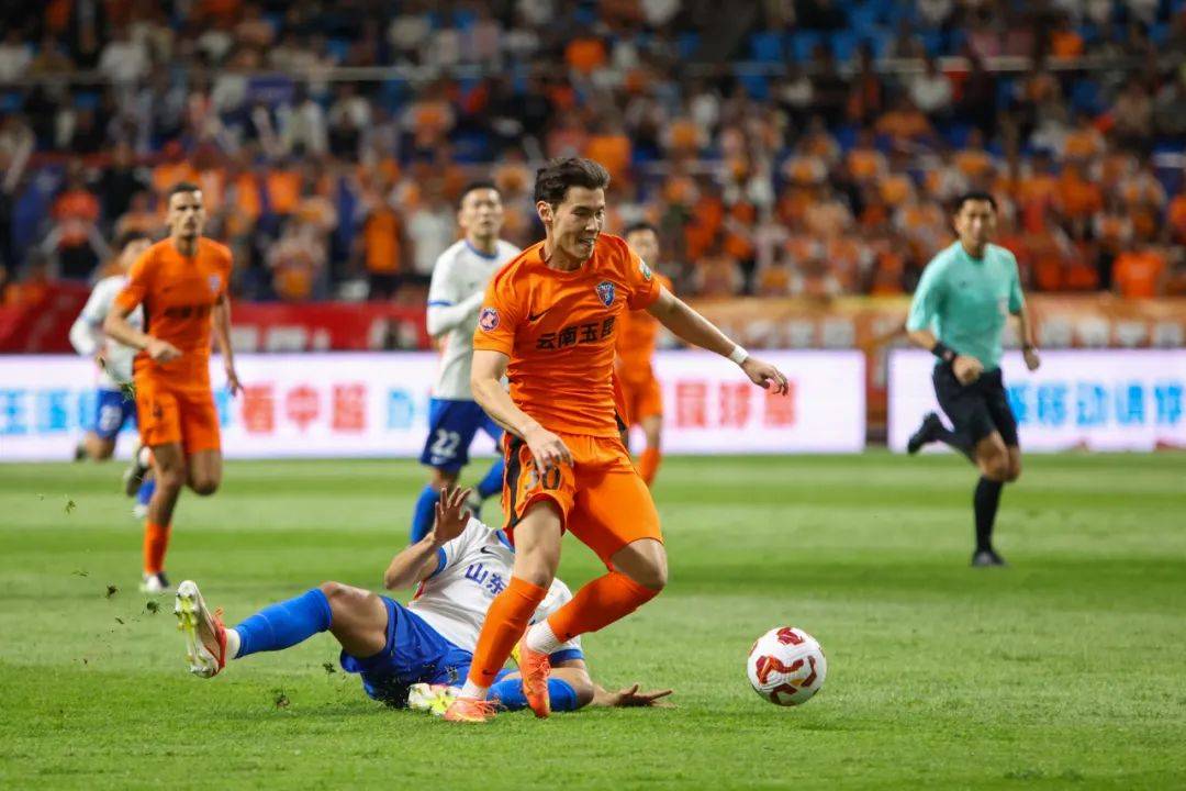 客场比赛的艰难胜利,球队士气大振的简单介绍 客场比赛的艰难胜利,球队士气大振的简单介绍