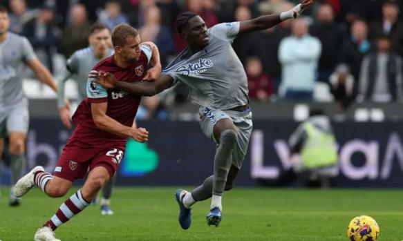 关于埃弗顿球员因伤缺席比赛,球队实力受损的信息 关于埃弗顿球员因伤缺席比赛,球队实力受损的信息