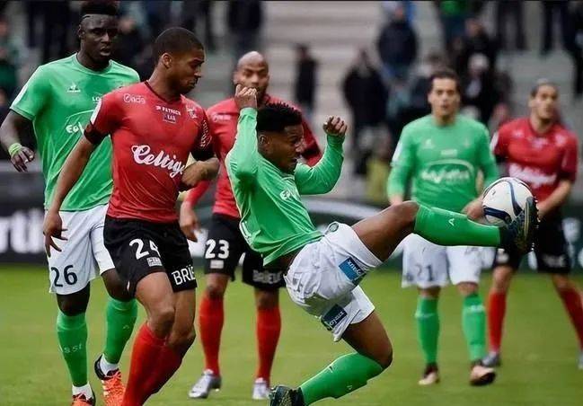 开云体育入口-亚眠足球队引进新教练，或将迎来新气象的简单介绍