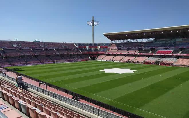 格拉纳达客场不败,新赛季表现亮眼 格拉纳达客场不败,新赛季表现亮眼