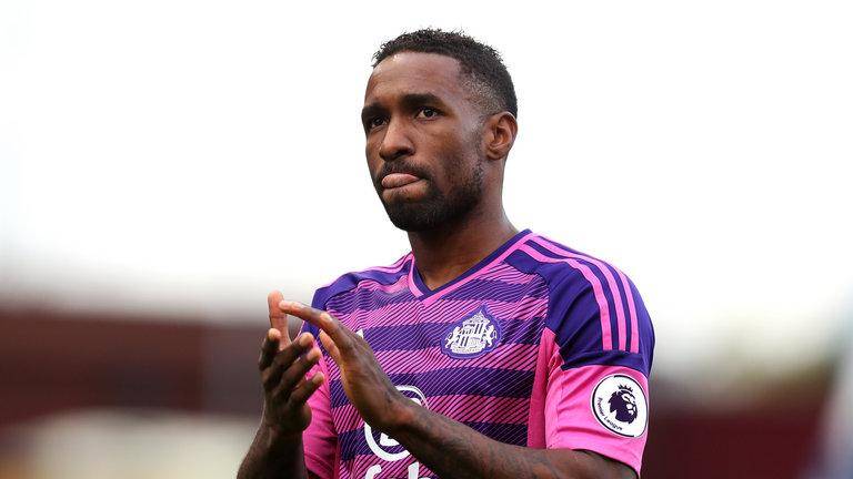 包含诺维奇门将连续扑出关键球，助球队保持不败的词条