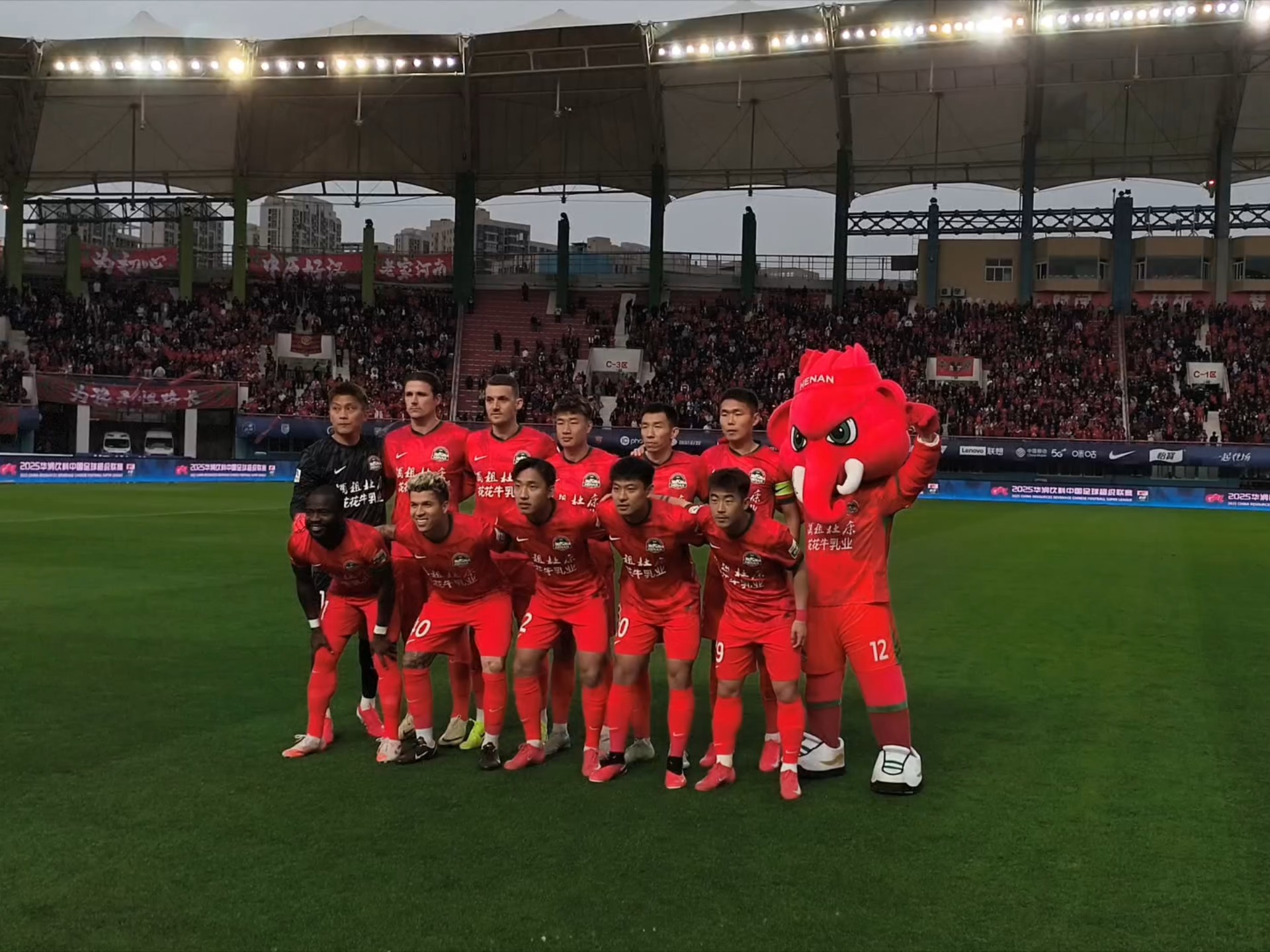 开云体育下载-河南建业战绩不断下滑，球迷心情低落