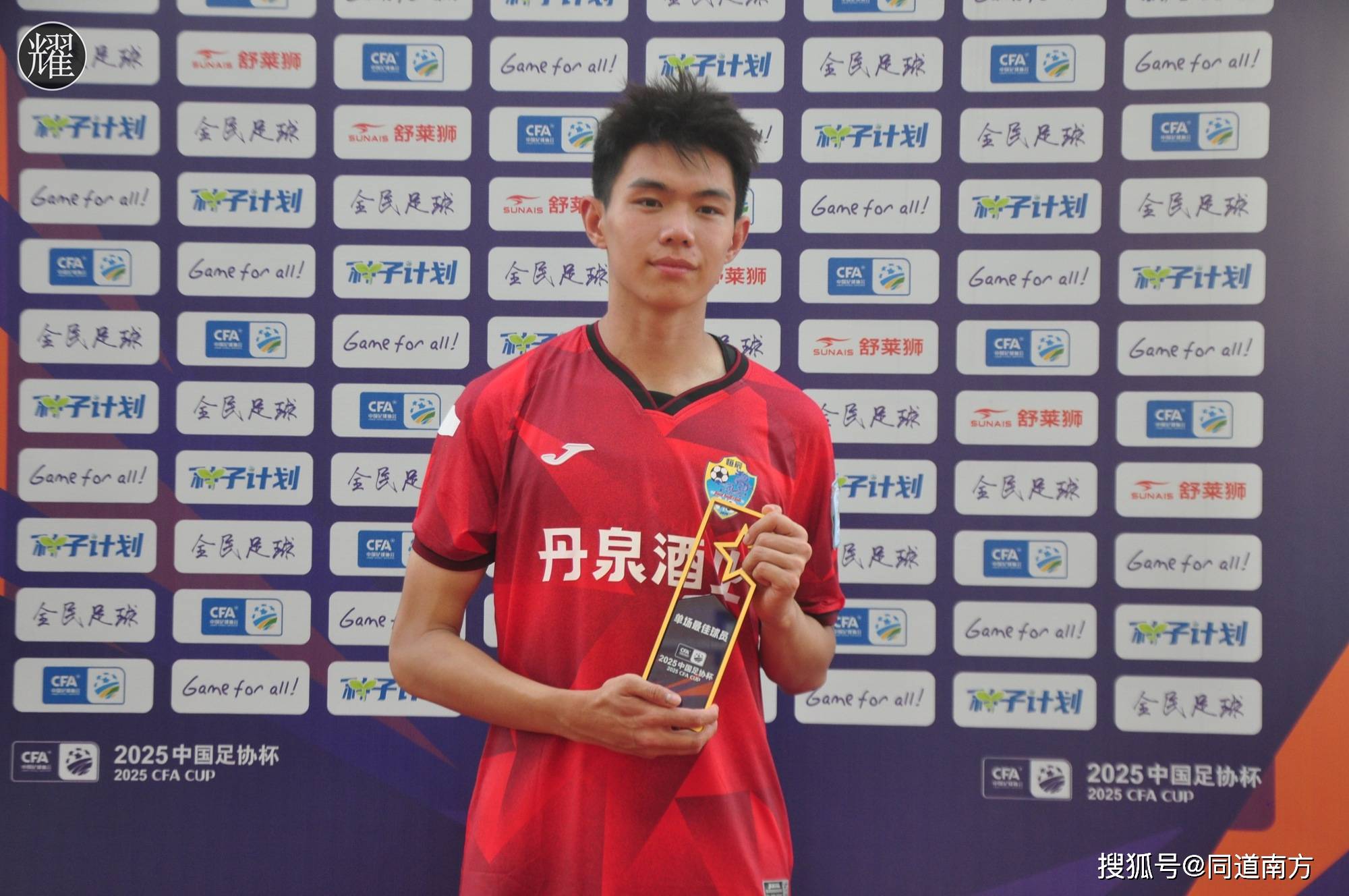 包含抓住机会领先，球队奋勇拼搏获得关键胜利的词条