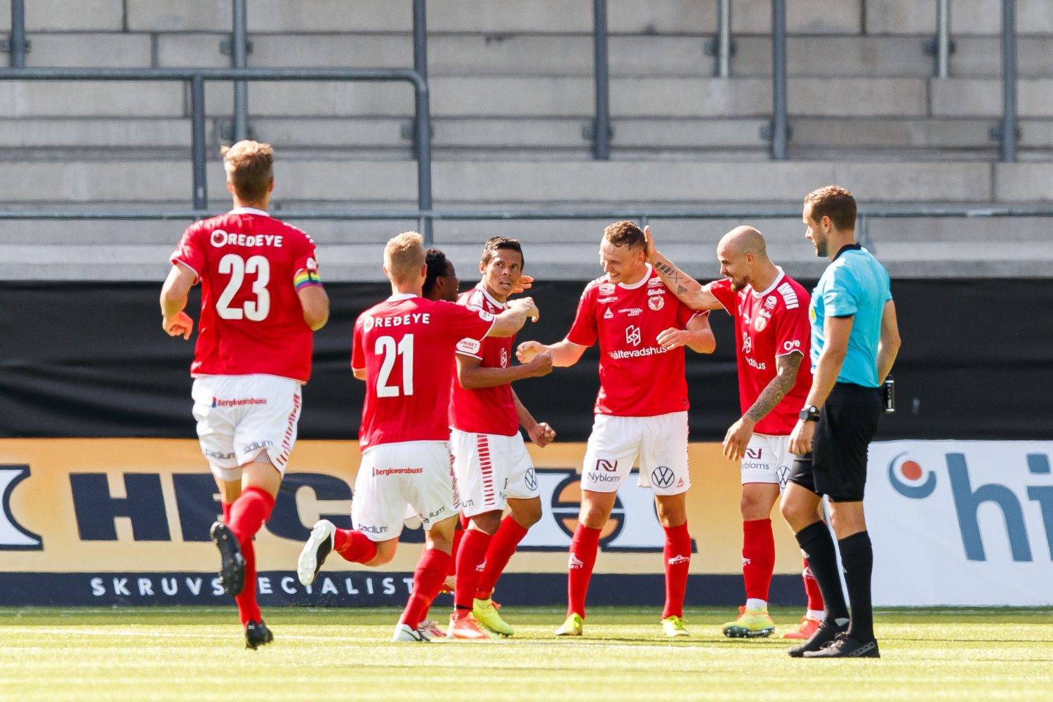 开云体育官方入口-强队较量！欧洲足球赛场争奇斗艳！的简单介绍