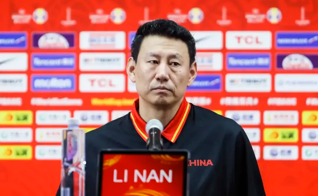乒乓球巨星李楠转型篮球教练,备受瞩目 乒乓球巨星李楠转型篮球教练,备受瞩目