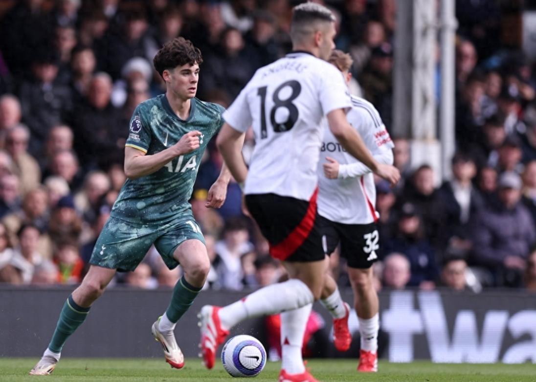 热刺客场取胜富勒姆，英超前进步稳定