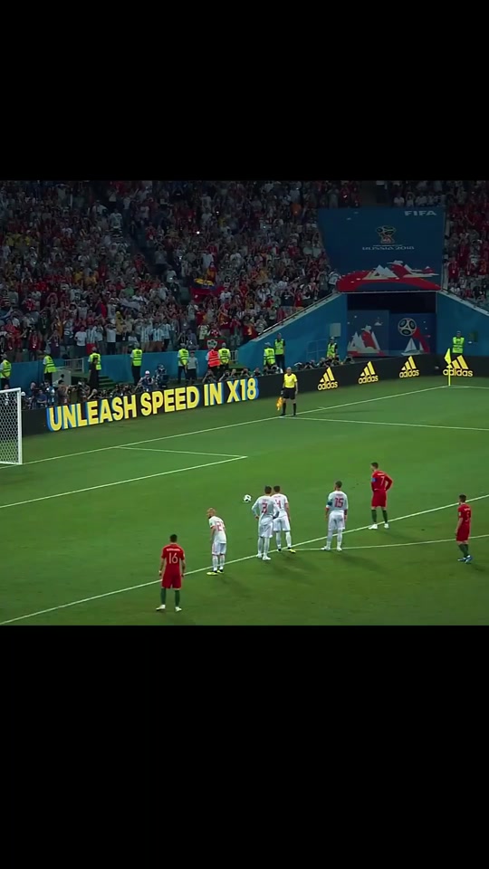 开云体育网页版入口-福尔图纳队员在足球场上成功实现帽子戏法