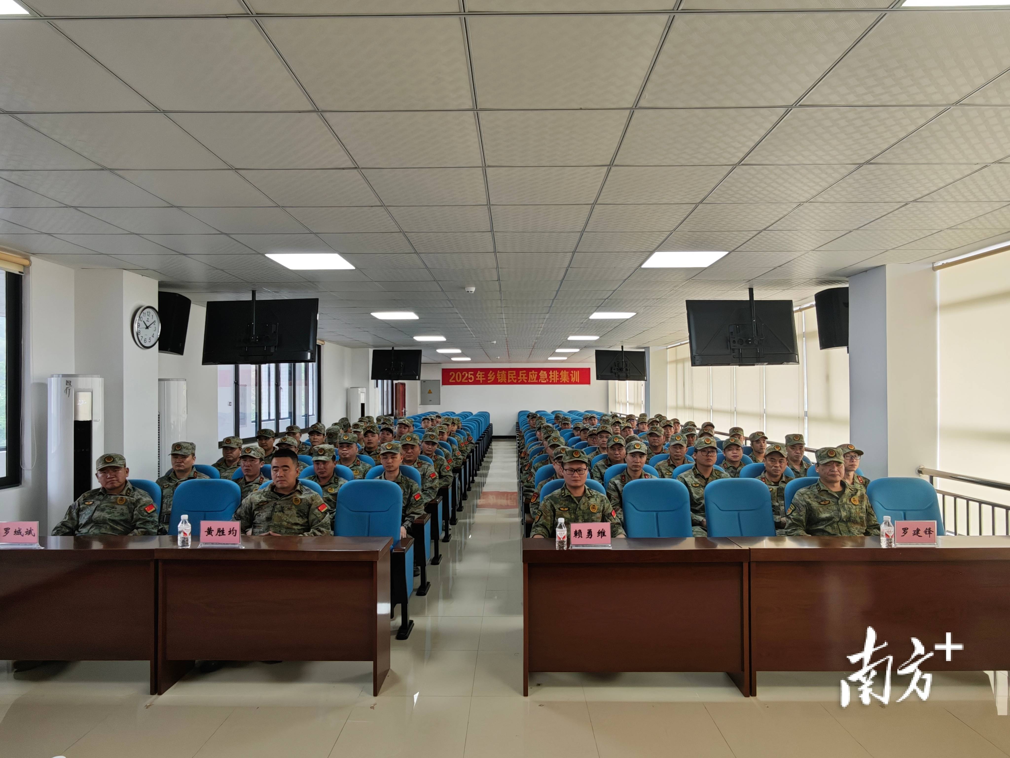 临近比赛，球队备战纪律严明，战术有序的简单介绍