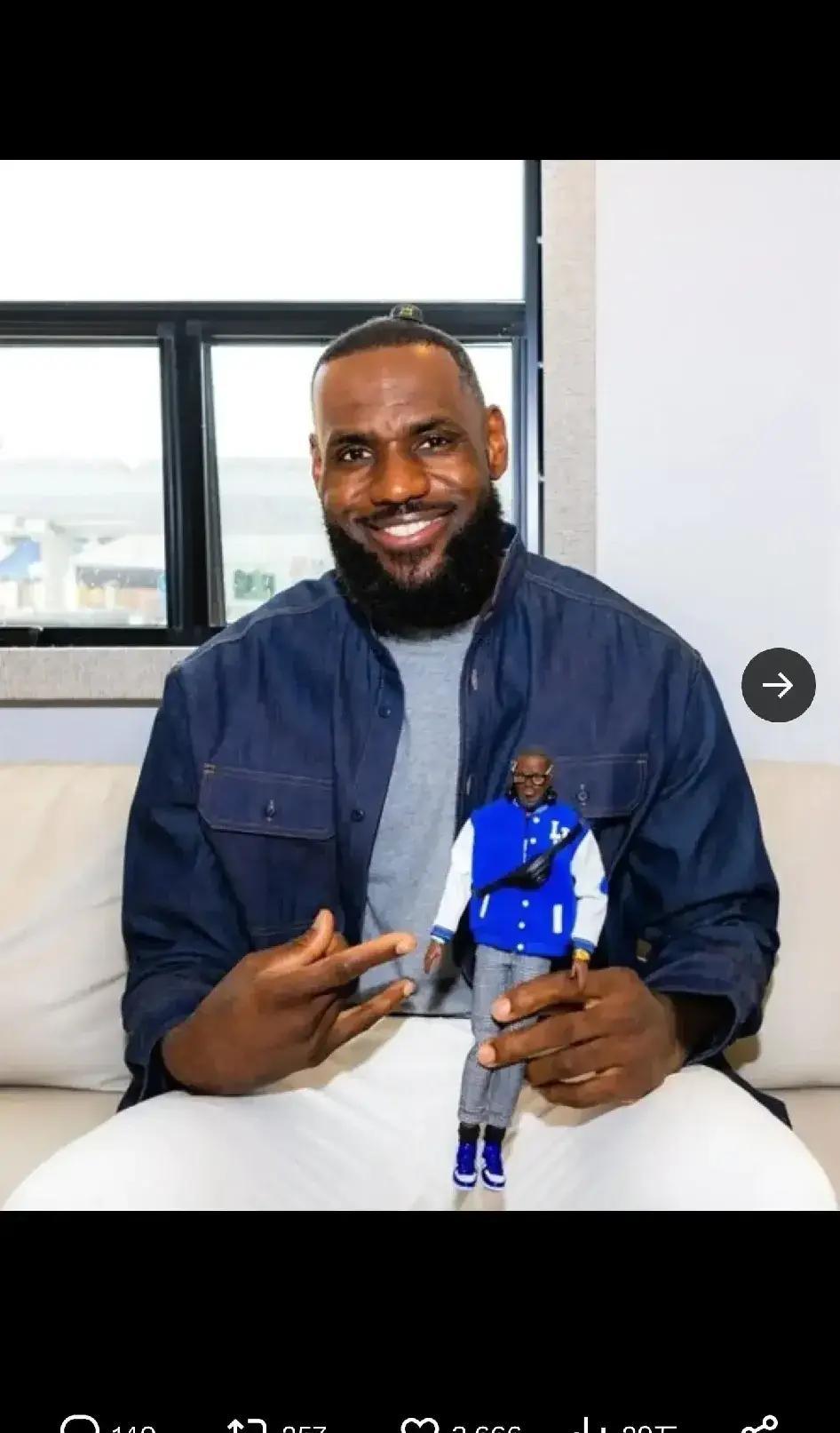 篮球巨星在社交媒体上晒出了他的健身成果