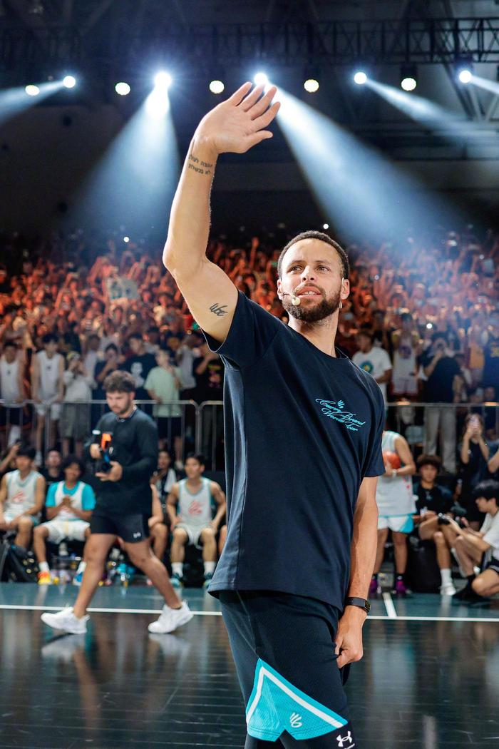 引领潮流的篮球巨星，将激起球迷无限热情的简单介绍