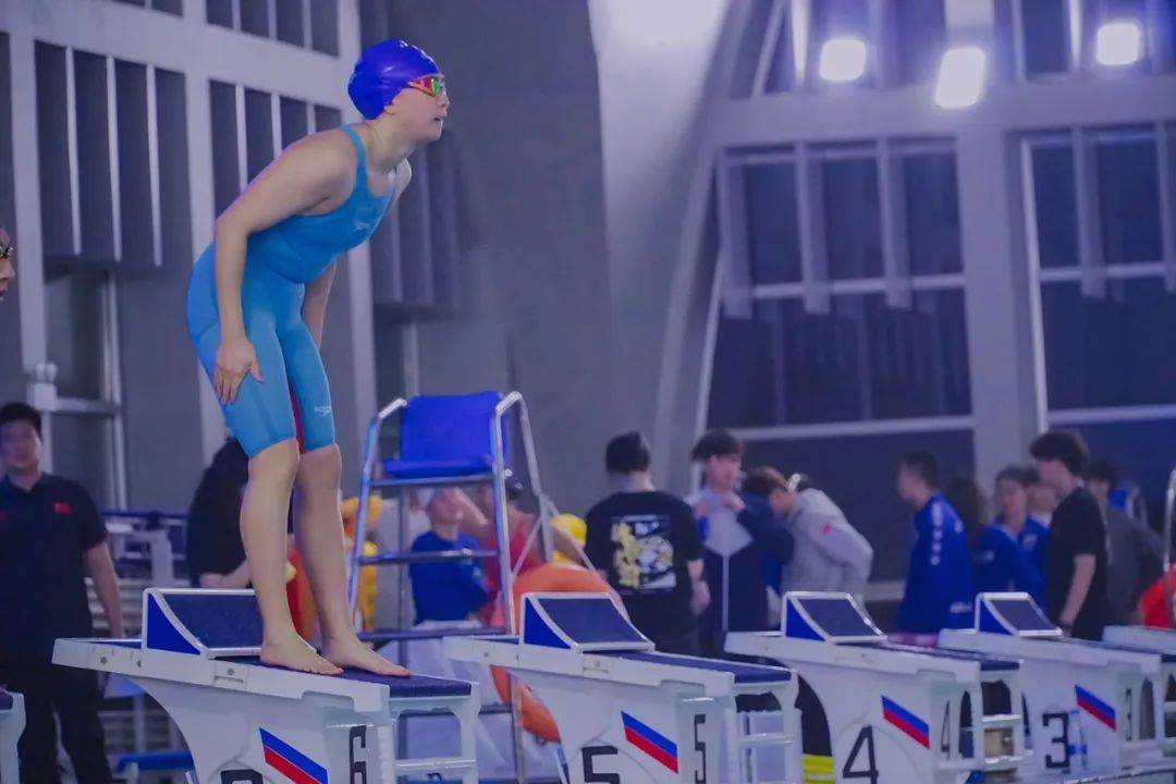 开云体育-游泳选手获得铜牌，水下高手