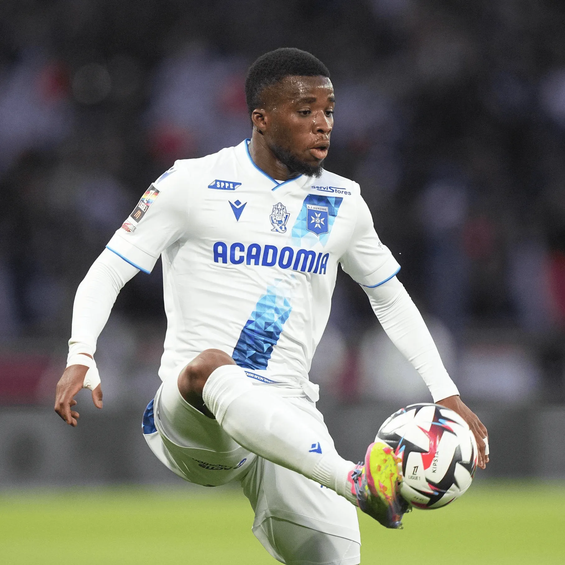 开云体育登录-伯恩茅斯中场伤停，战术调整需求的简单介绍