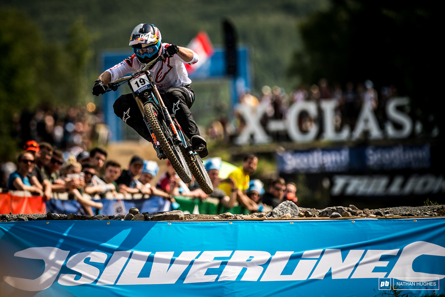 开云体育-异军突起球队实力强劲，成为黑马