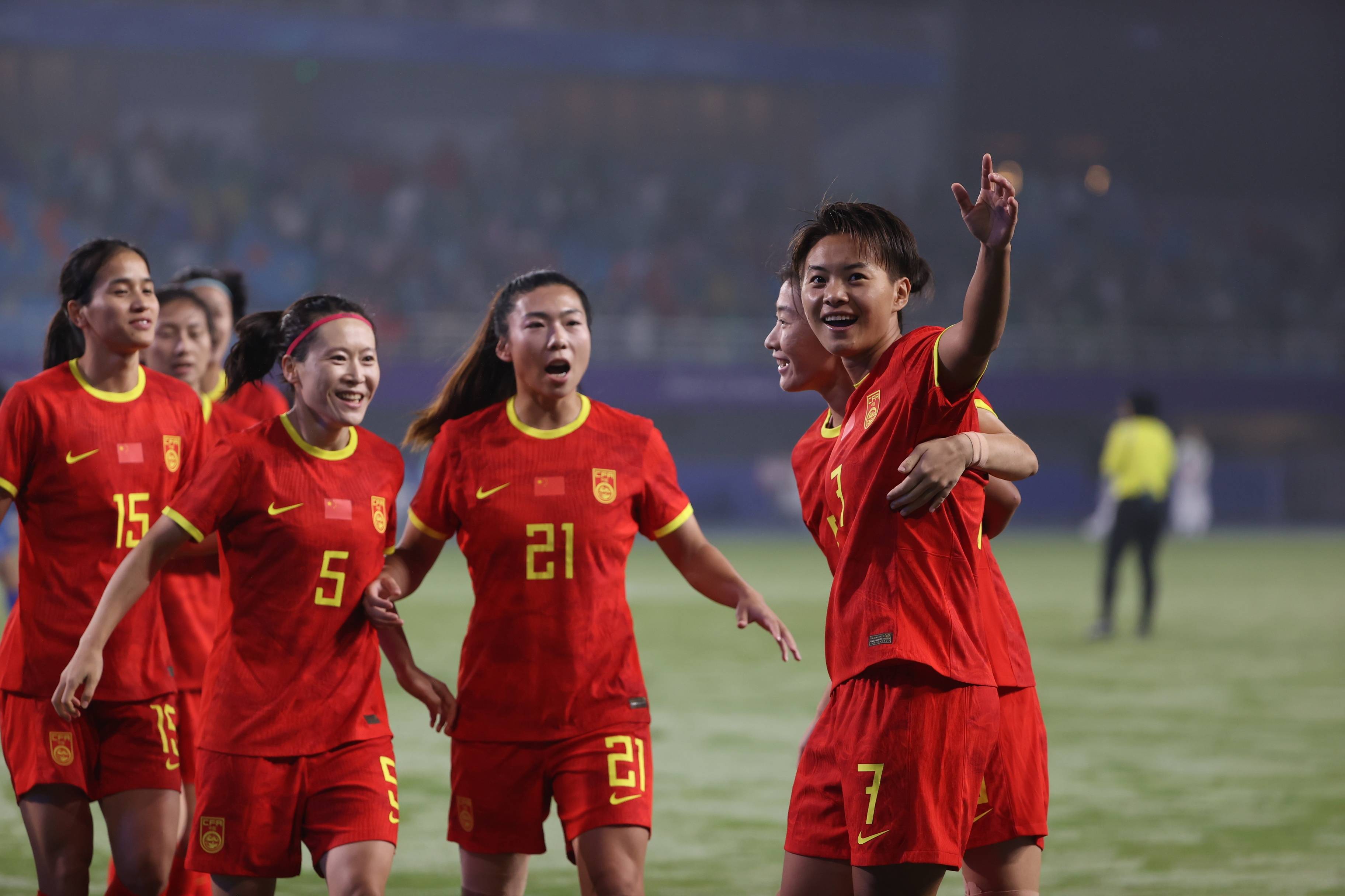 开云体育-包含激烈角逐：女足选手全力争夺胜利的词条