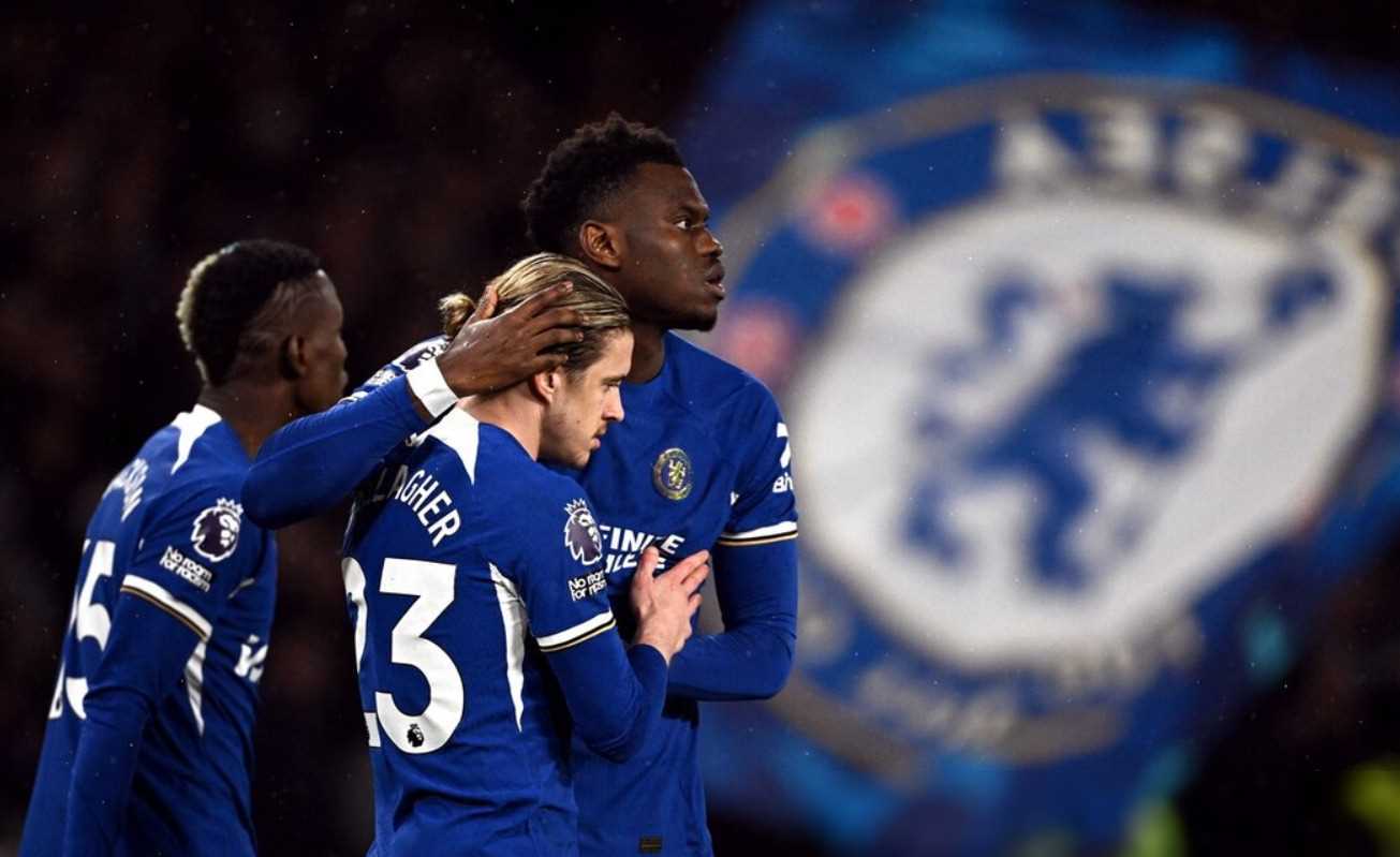 曼联客场逆转击败利物浦，取得关键三分