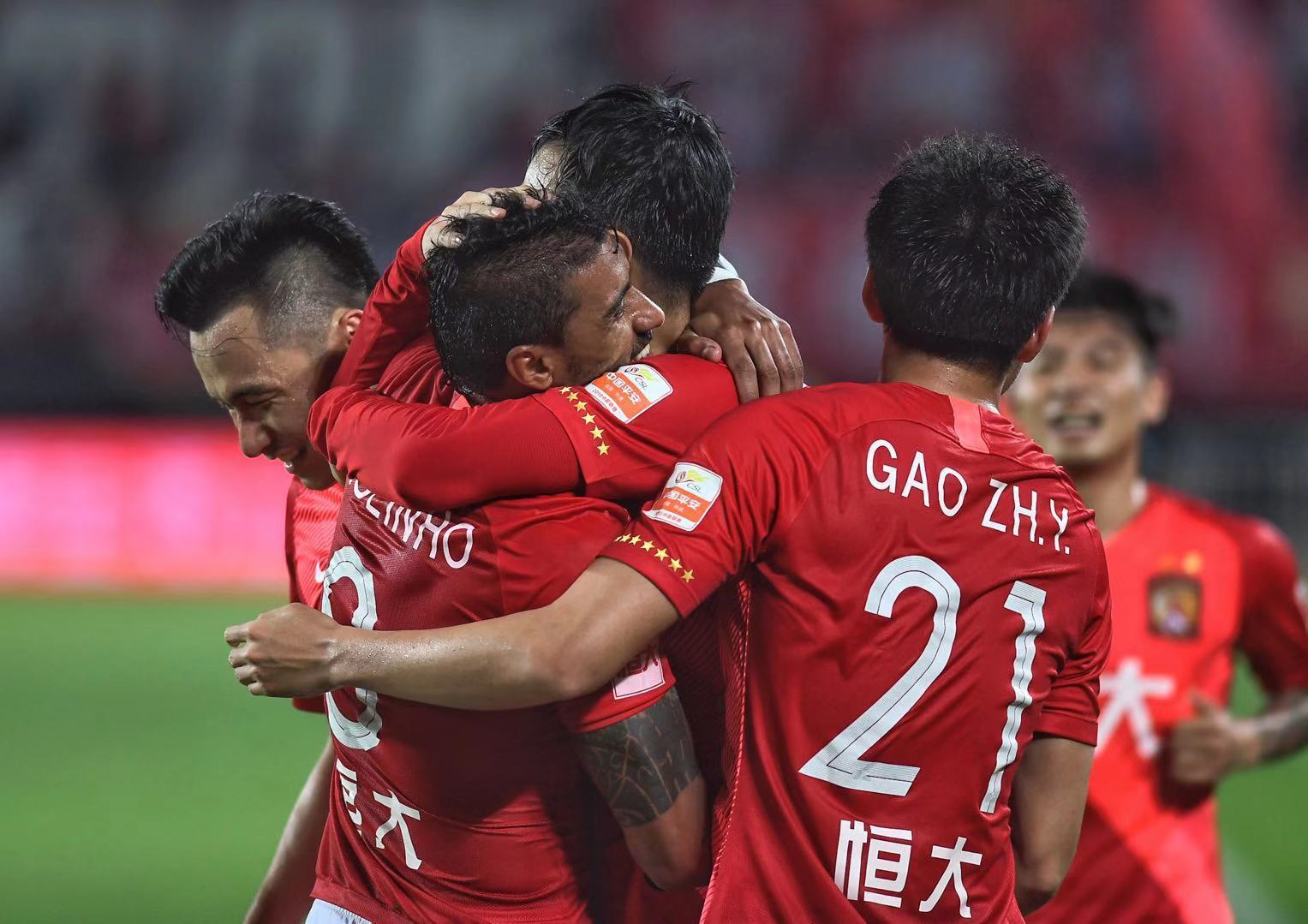 包含重燃战火的竞技场，球迷风起云涌的词条