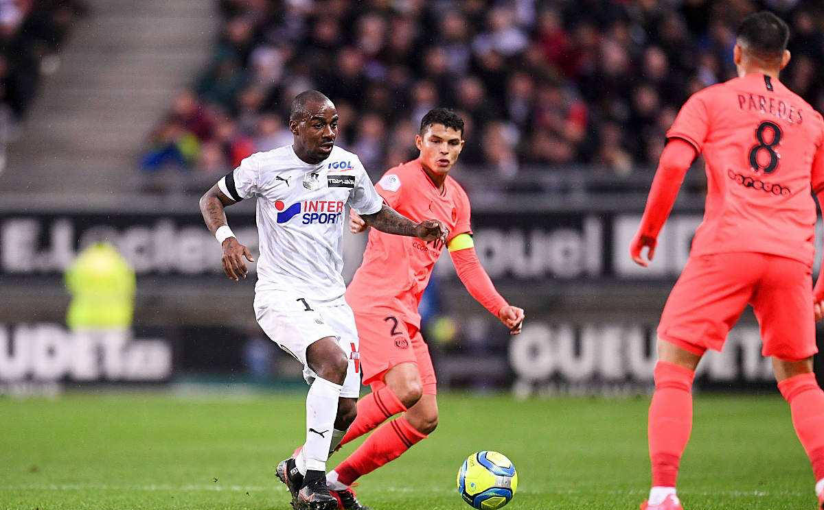 包含亚眠主场战平圣埃蒂安,保持积分平稳的词条 包含亚眠主场战平圣埃蒂安,保持积分平稳的词条