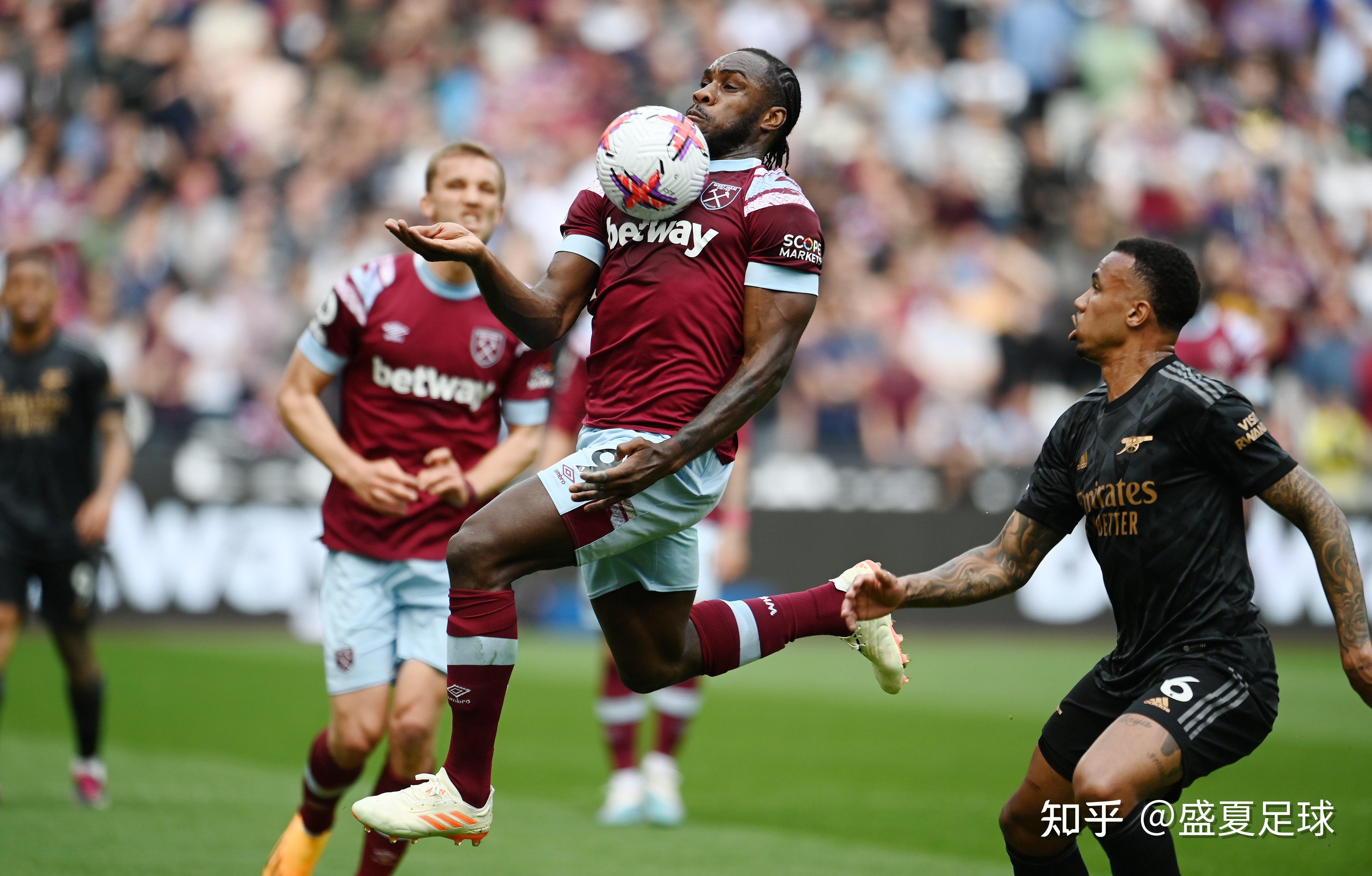 开云体育下载-西汉姆联主场告捷，球队士气高涨提升排名