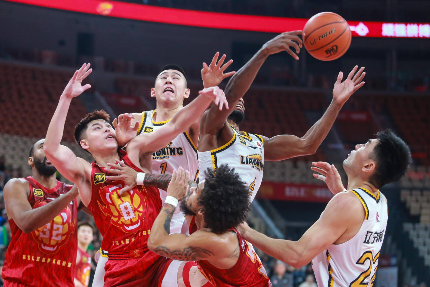 包含深圳队外援实力突出，成为球队得分保障的词条