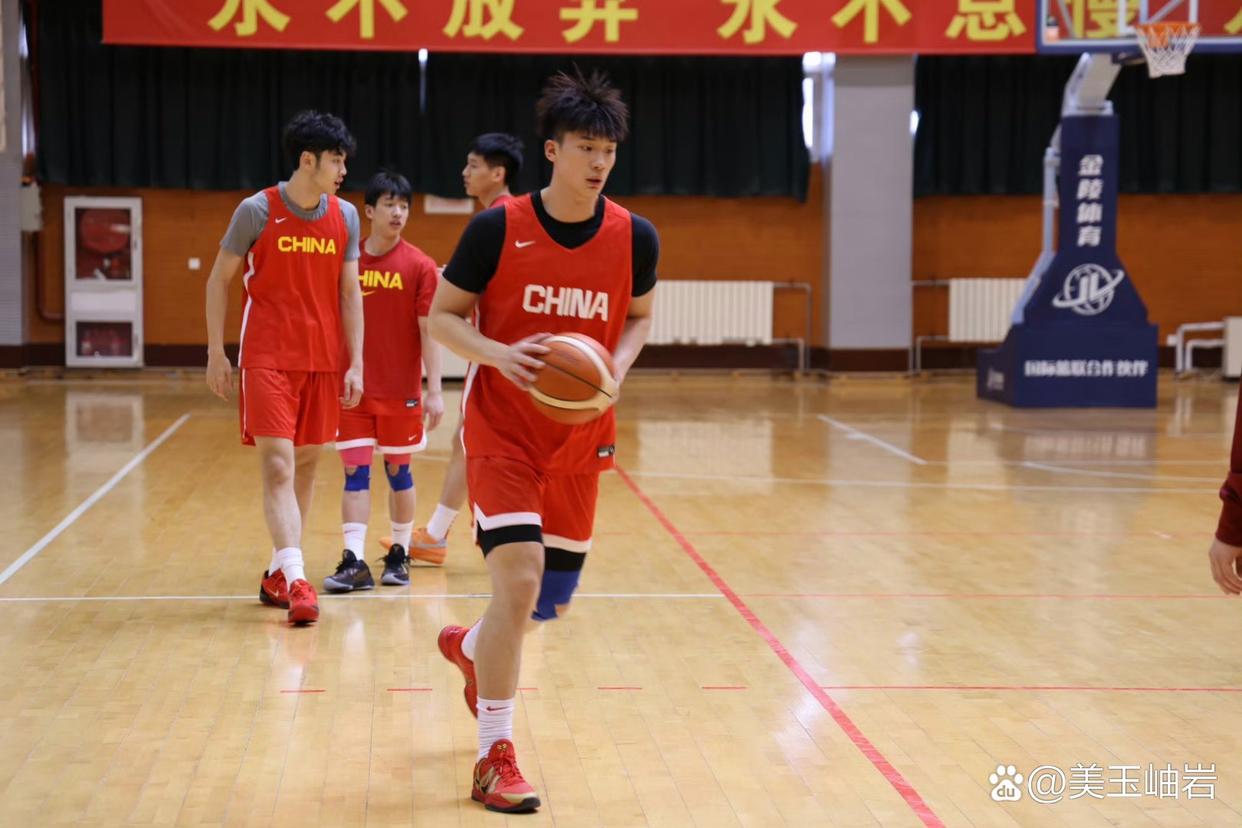 开云体育网站-关于江苏男篮全队备战，迎接新的挑战的信息