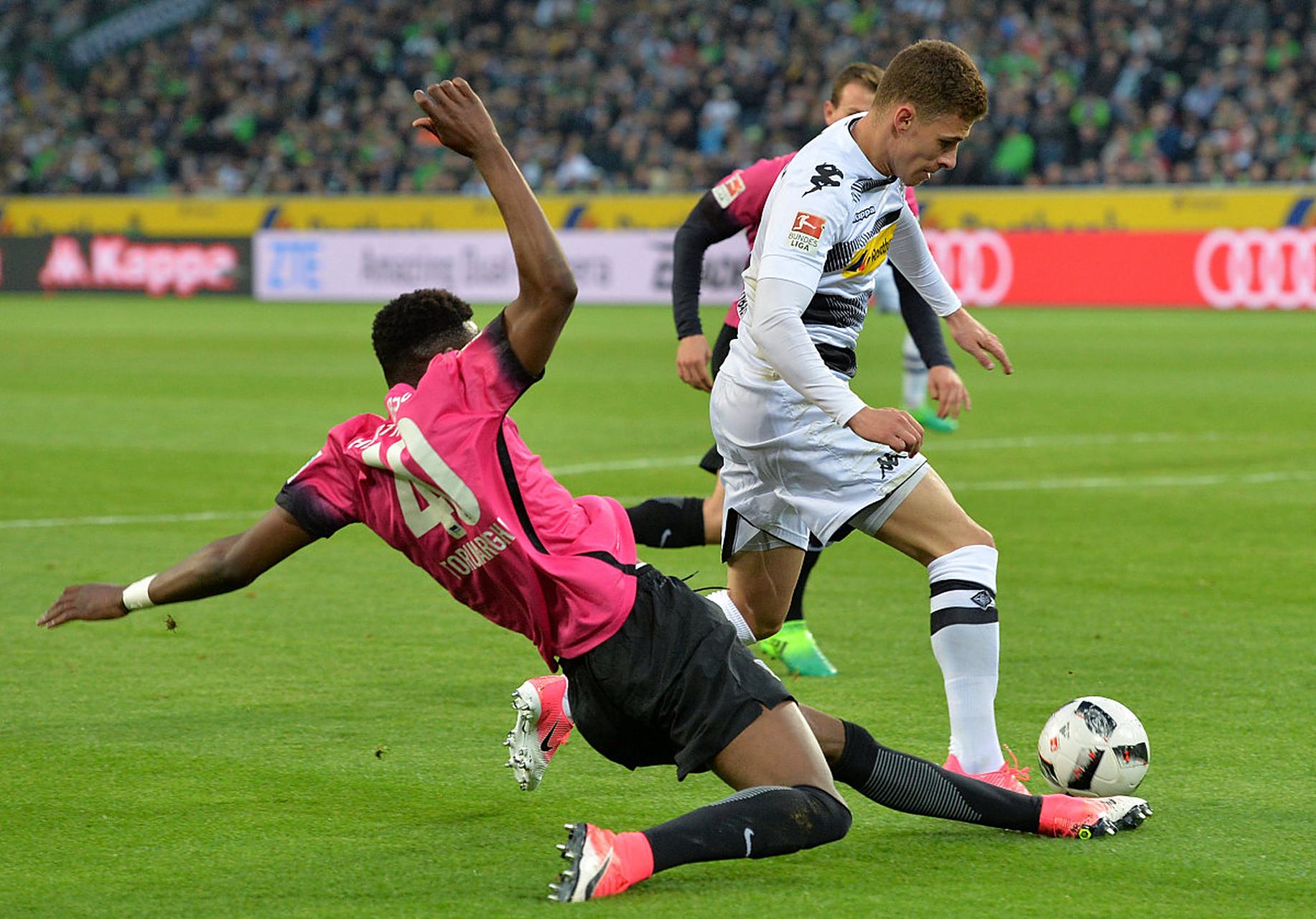 关于霍芬海姆取胜保持领先，积分榜稳居榜首的信息